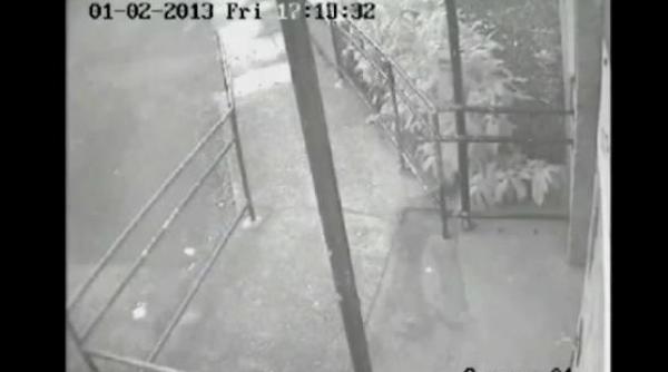 am filmat o fantoma imagini infricosatoare filmate la londra in fata unui centru comunitar video