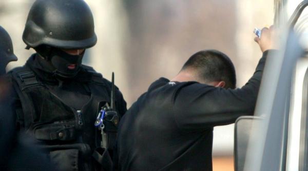 perchezitii la hotii de masini politistii au descins in judetele mures brasov si sibiu