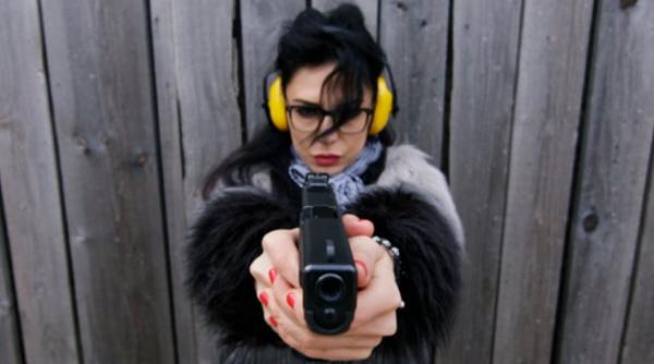 dj wanda vrea sa fie agent secret a invatat sa traga cu pistolul