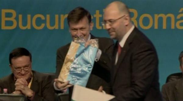 kelemen hunor a dus steagul secuiesc la congresul pnl care a fost replica lui crin antonescu