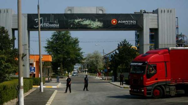 rompetrol prea mare pentru buget guvernul cere investitii de un miliard de dolari dar kazahii nu au bani nici cat sa si plateasca datoria