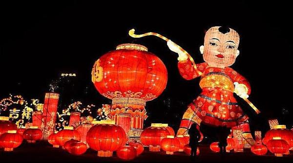 sarbatoarea lampioanelor lumina pentru cei trecuti si pentru noul an