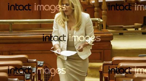 udrea promite partidului ca l aduce repede la guvernare daca se rupe usl