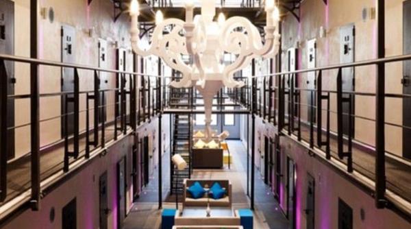 oamenii platesc bani grei ca sa stea aici cum arata acum inchisoarea care timp de 150 de ani a fost cea mai de temut temninta din olanda