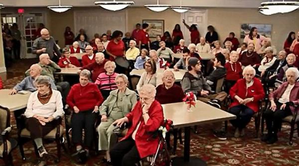 isteria harlem shake a ajuns si in azilurile de batrani din sua