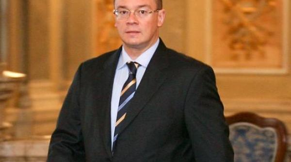 mihai razvan ungureanu pdl are nevoie de motiuni vizionare nu de un concurs de frumusete intre candidati