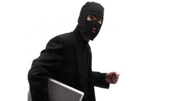 un hot a vrut sa jefuiasca o casa noaptea ce a vazut acolo l a speriat atat de tare ca a fugit