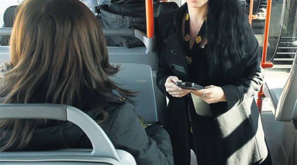 frumusica asta te controleaza cu telefonul