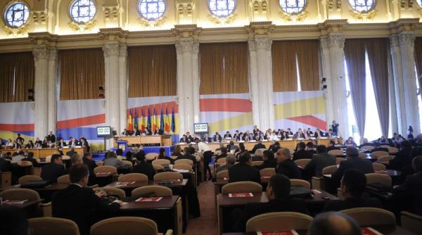 plenul camerei deputatilor dezbate azi motiunea initiata de pdl guvernul ponta fabrica de someri