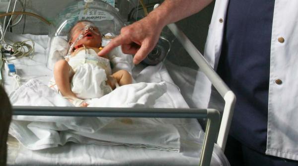 premiera mondiala bebelus hiv sida vindecat