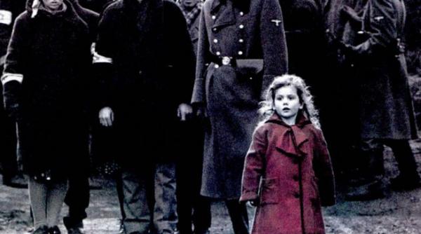 eu sunt fetita cu paltonul rosu din lista lui schindler dezvaluirile traumatizante ale fetei care a fost fortata sa devina imaginea holocaustului