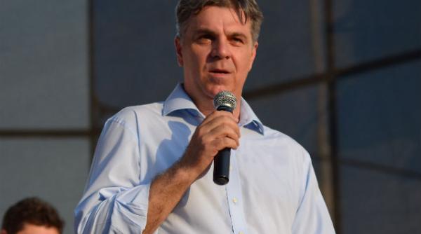 valeriu zgonea isi cere scuze pentru porumbelul scos marti mihai viteazul colegul meu