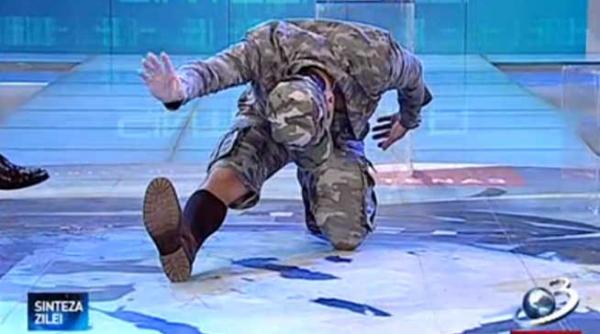 mircea badea colonelul trubadur cu ciorapi scurti foarte lungi te basesc video