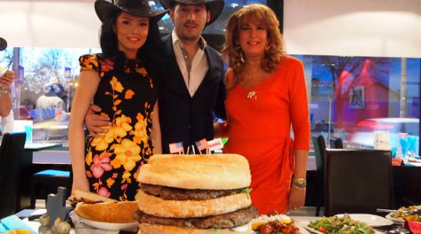 record andreea mantea si stefan stan au realizat cel mai mare hamburger din europa