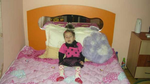 are trei ani si nu poate sa se joace