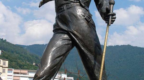 cenusa lui freddie mercury gasita de fani intr un cimitir