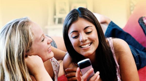 dependenti de tehnologie cum se transforma comunicarea in era sms ului si a facebook ului