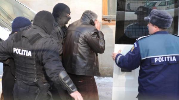 perchezitii la locuintele unor apropiati ai clanului camatarilor implicati intr un caz de evaziune de un milion de euro