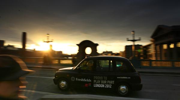 100 000 de britanici au semnat o petitie impotriva imigratiei romanilor si bulgarilor