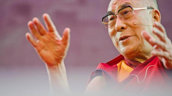 dalai lama l a felicitat pe noul papa ma simt emotionat sa aflu numele pe care l ati ales