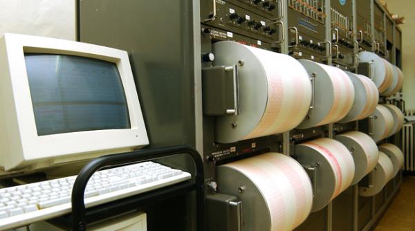 japonezii vor sa construiasca un seismograf care sa functioneze la adancimea de peste 10 000 metri sub apa