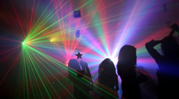 megapetrecere pentru liceenii bucuresteni cu un concurs miss boboc ajuns la faza pe capitala