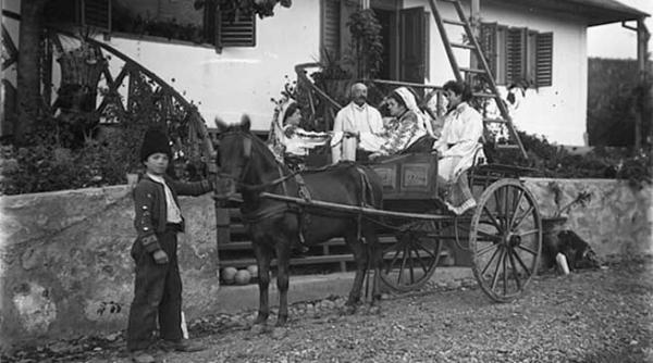 fericit cel care isi ara domeniul parintesc