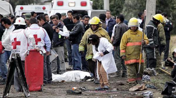 tragedie in mexic 11 morti si 70 de raniti in urma exploziei unui camion incarcat cu artificii