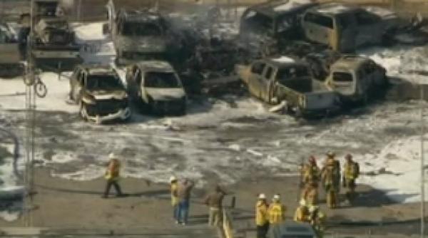 un avion s a prabusit peste o parcare in florida 3 morti 10 masini distruse