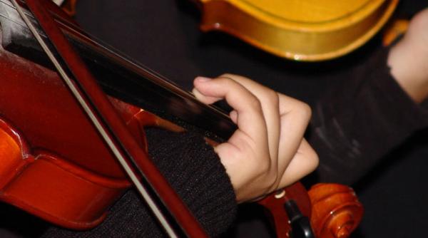 burse in marea britanie pentru trei tineri instrumentisti romani