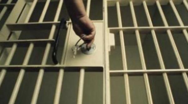 faptul ca judecatoarele arestate isi considerau colegii prea tampiti motivul pentru care cab a admis arestarea lor pentru 29 de zile