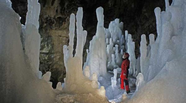 cercetare unicat in romania gheata perena din ghetarul scarisoara va avea certificat de nastere si adn