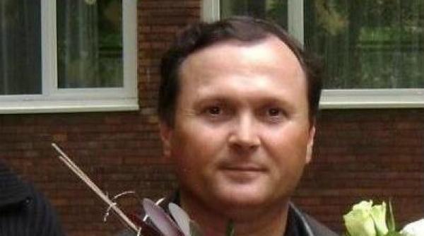 el este cel care a amenin at o cu moartea pe eleva din sfantu gheorghe care a purtat la coala benti a tricolora