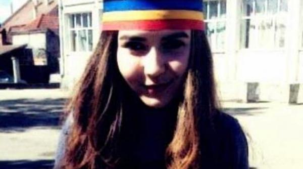 sabina elena voi continua sa port tricolorul la scoala