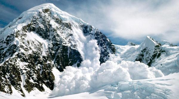 risc de producere a avalanselor in fagaras ca urmare a ninsorilor abundente cazute in ultimele doua zile