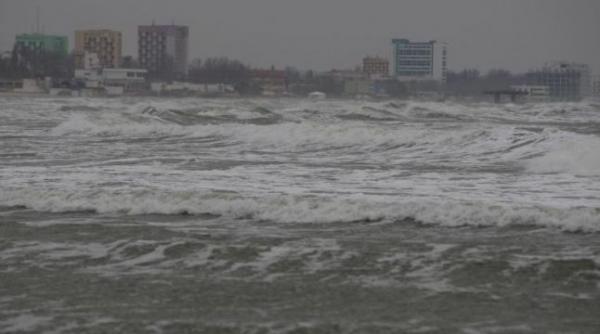 porturile constanta fluvial mangalia midia navodari si bara sulina inchise din cauza vantului