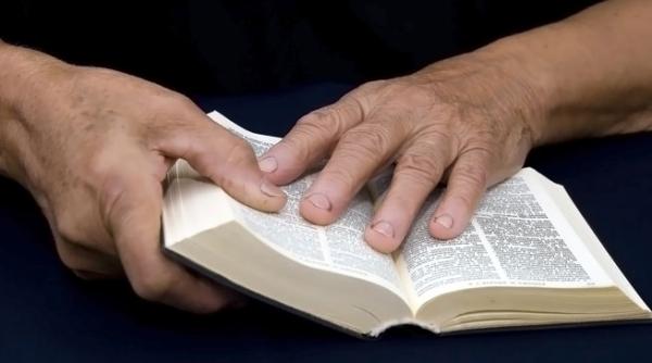 premiu inedit oferit de un doctor 10 000 de dolari celui care demonstreaza ca biblia e falsa