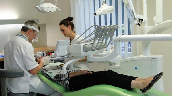 autoritatile americane sunt pe jar mii de oameni posibil infectati cu hiv la o clinica stomatologica