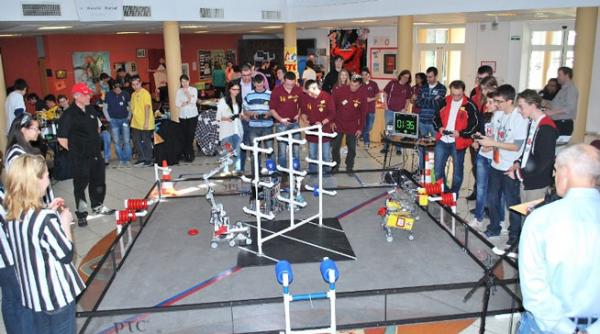 experti romani in robotica de pe bancile scolii