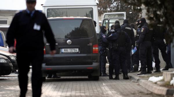 zeci de perchezitii la medicii din capitala intr un dosar privind fraudarea bugetului casei nationale de asigurari