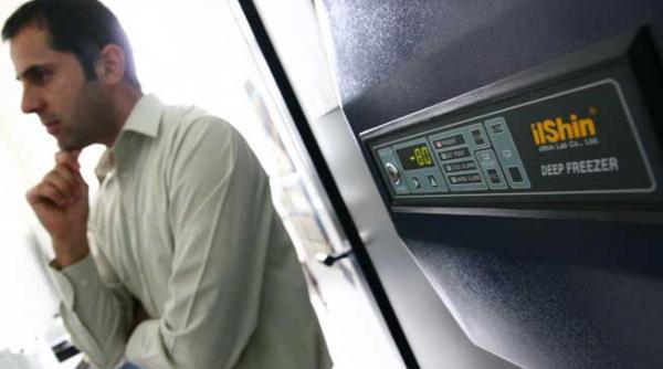 64 dintre studentii unei singure universitati de medicina vor sa plece din tara