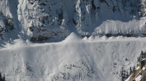 risc major de avalansa in masivele retezat parang si valcan