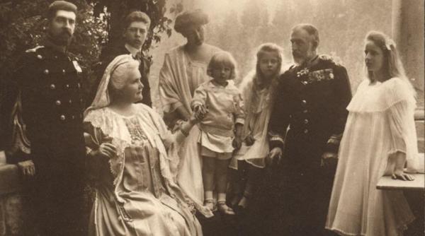 acum 100 de ani apanagii si dotatii