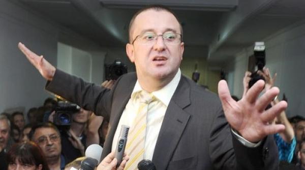 curtea de apel bucuresti i a ridicat lui sorin blejnar interdictia de a parasi tara