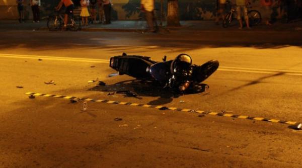 doi motociclisti morti pe dn 1 dupa un accident provocat de un pieton inconstient