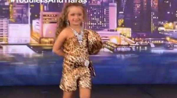 are 6 ani e patroana si milioanara in dolari video