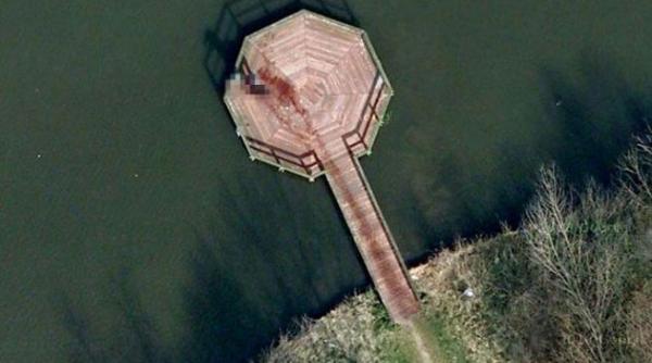 crima capturata de google earth intr un oras din olanda imaginea care a creat multe controverse