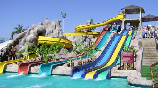 side statiunea antalyei inconjurata de atractii