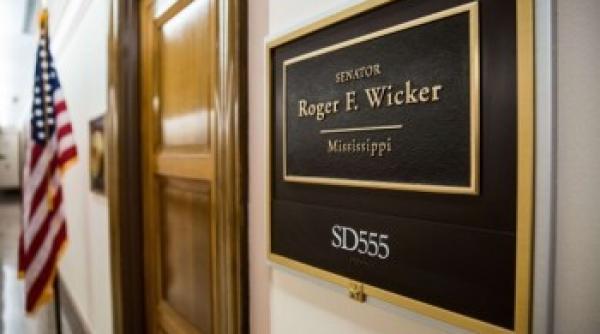 alerta in senatul american o scrisoare cu otrava letala destinata unui senator descoperita de fbi