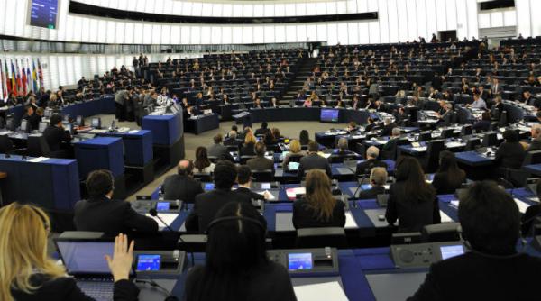 europarlamentar catre comisia europeana sunteti niste criminali de drept comun e comunism pur ce faceti video